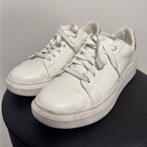 Time and Tru Women's White Platform Sneakers // Size: U.S Women’s 9 1/2
